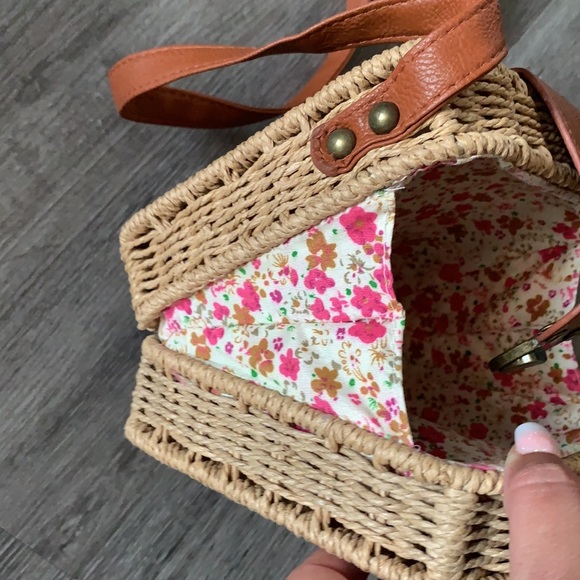 🥂☀️Must have summer crossbody!!! 📣🤩 - Picture 4 of 6
